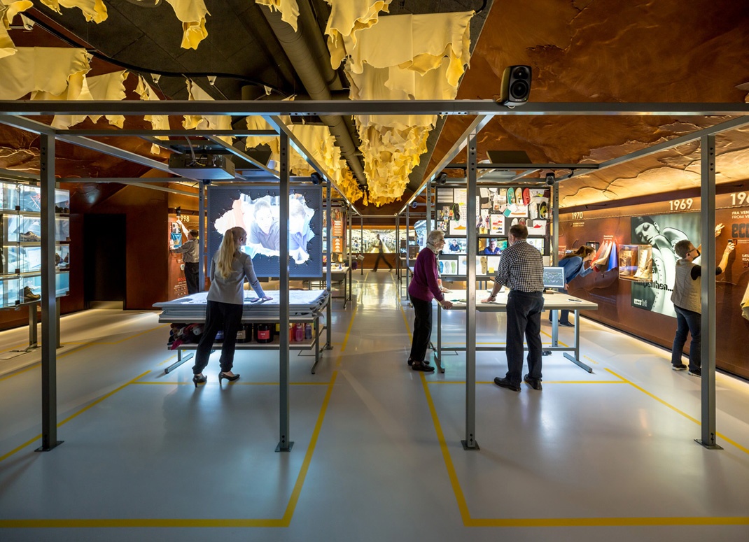 國外展廳設(shè)計(jì)效果圖 國外展廳設(shè)計(jì)效果圖